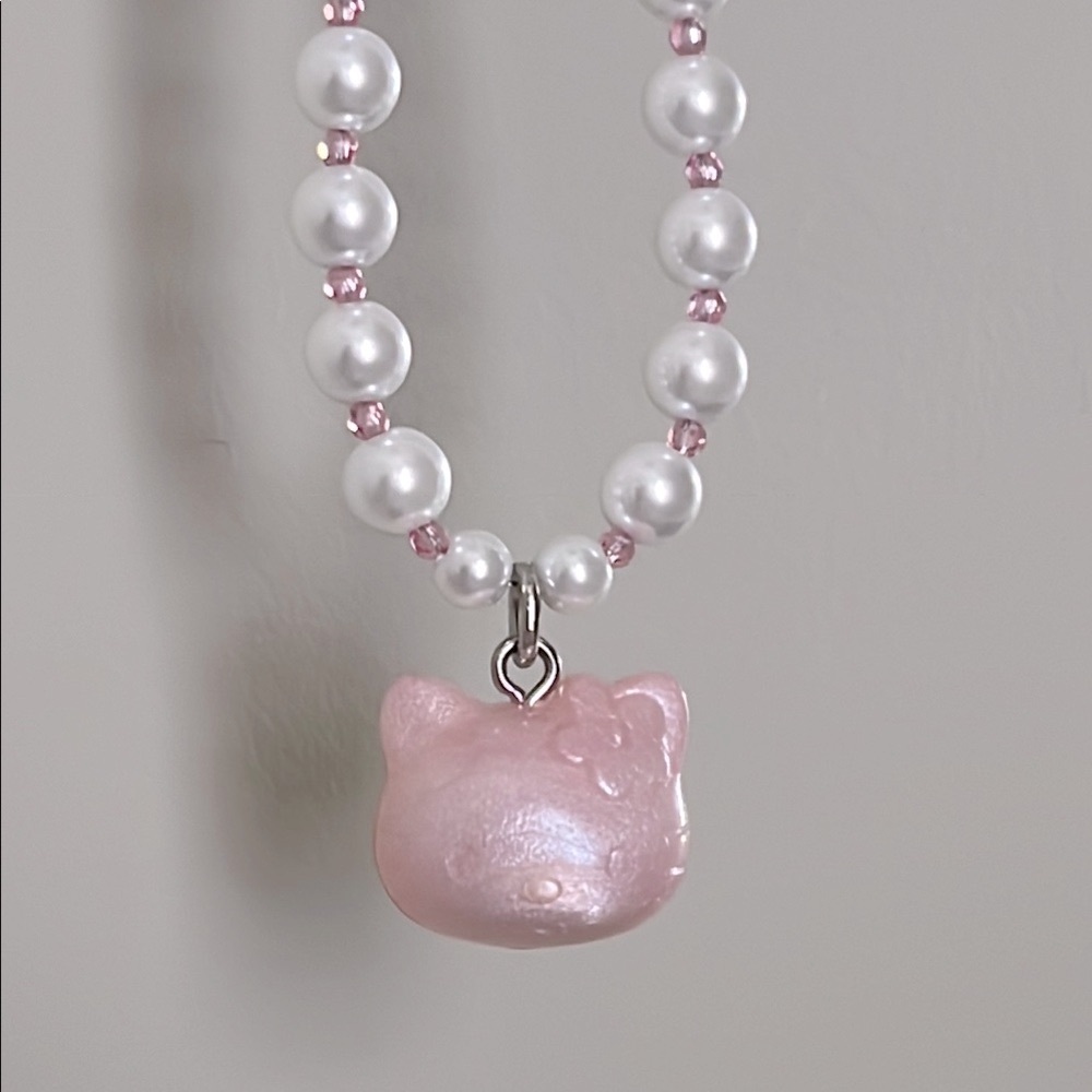 Tarina Tarantino x Hello Kitty Pink Head Bauble Pearl Necklace - Picture 3 of 14